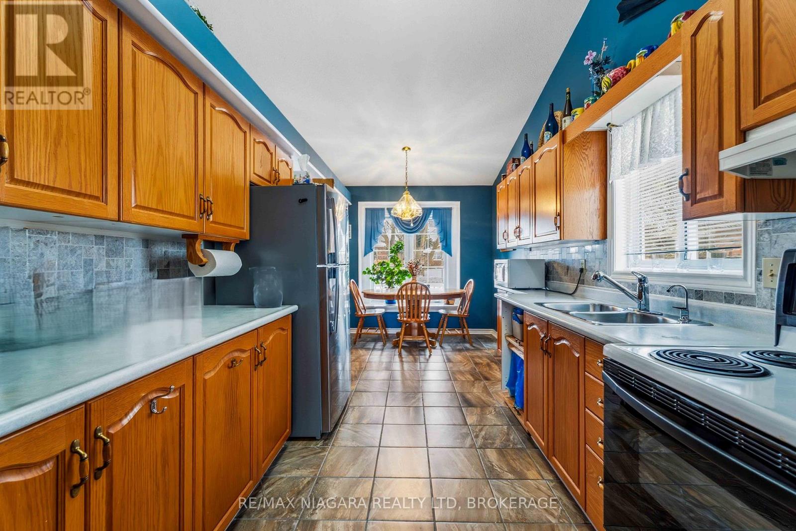 4445 Lincoln Avenue, Lincoln, Ontario  L0R 1B3 - Photo 9 - X12763948