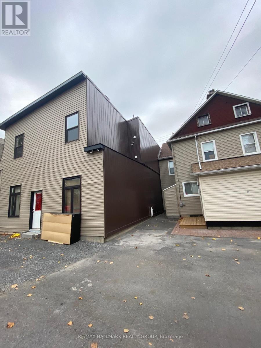 260 Bronson Avenue N, Ottawa, Ontario  K1R 6H8 - Photo 3 - X12926960