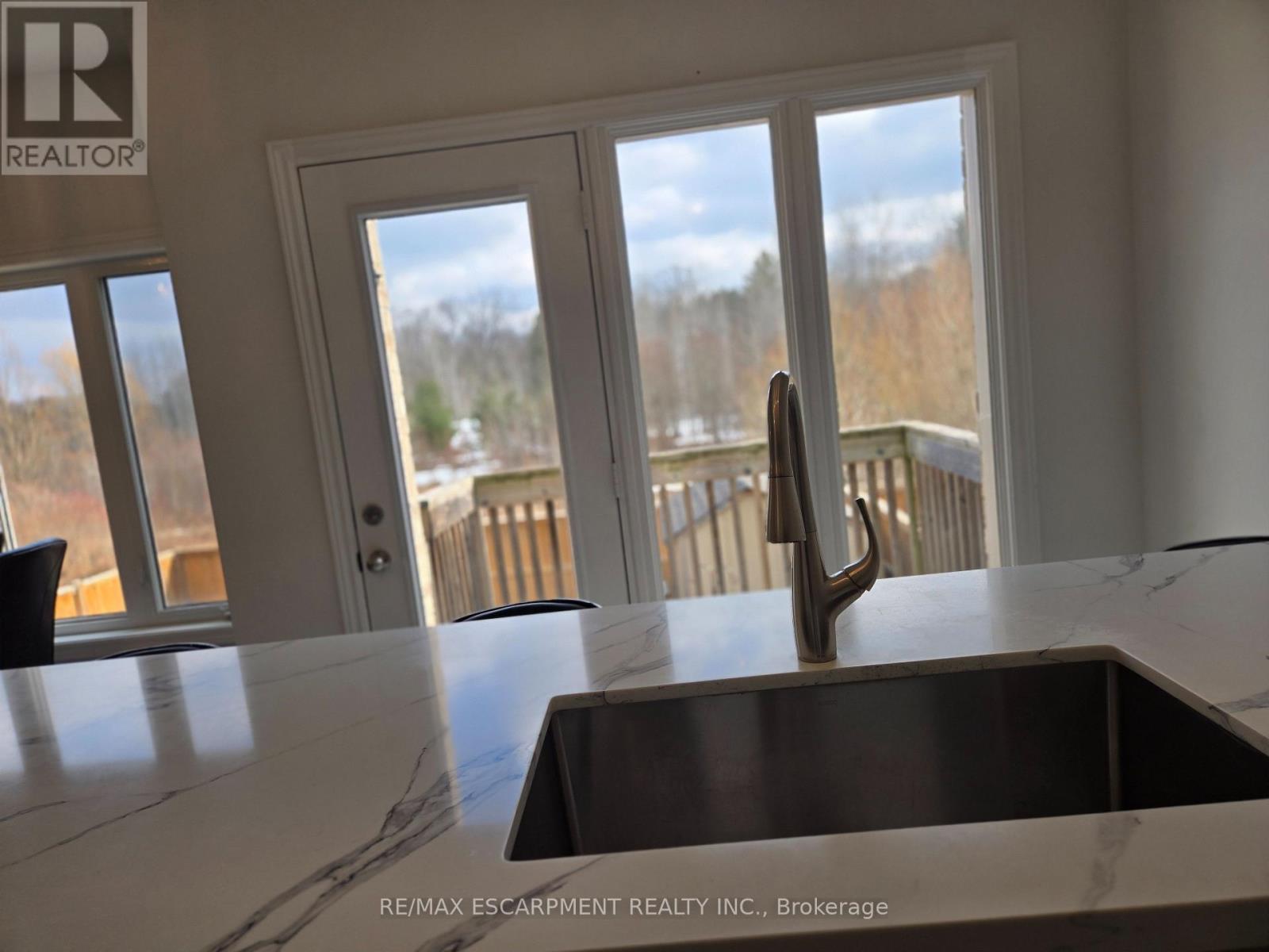 175 Gold Park Gate, Essa, Ontario  L3W 0B4 - Photo 12 - N12926948