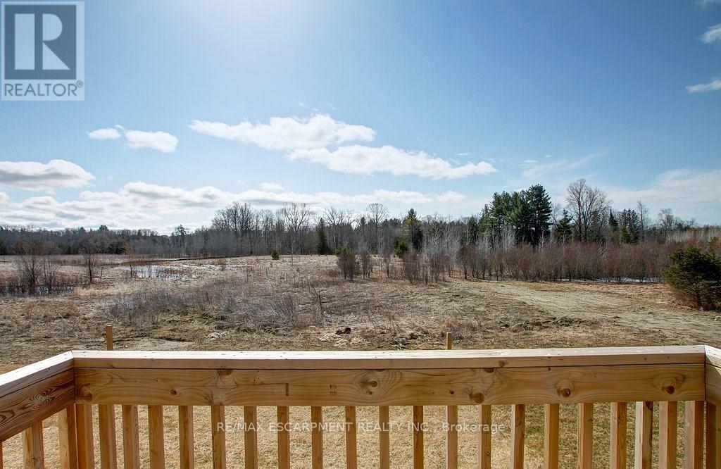 175 Gold Park Gate, Essa, Ontario  L3W 0B4 - Photo 13 - N12926948