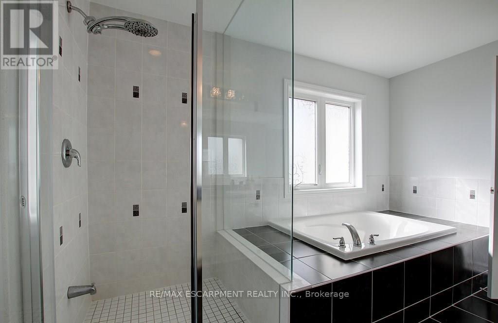 175 Gold Park Gate, Essa, Ontario  L3W 0B4 - Photo 15 - N12926948