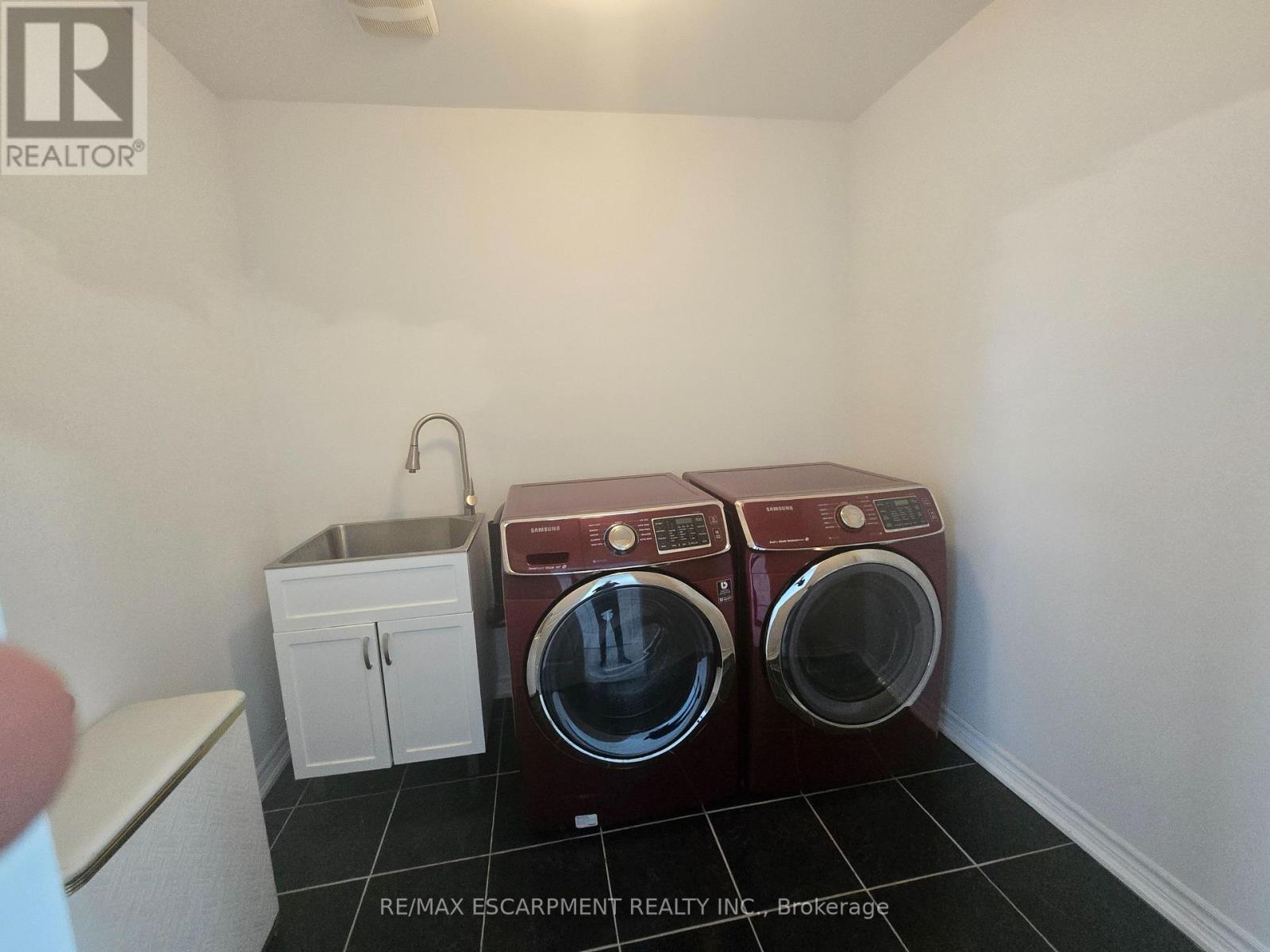 175 Gold Park Gate, Essa, Ontario  L3W 0B4 - Photo 18 - N12926948