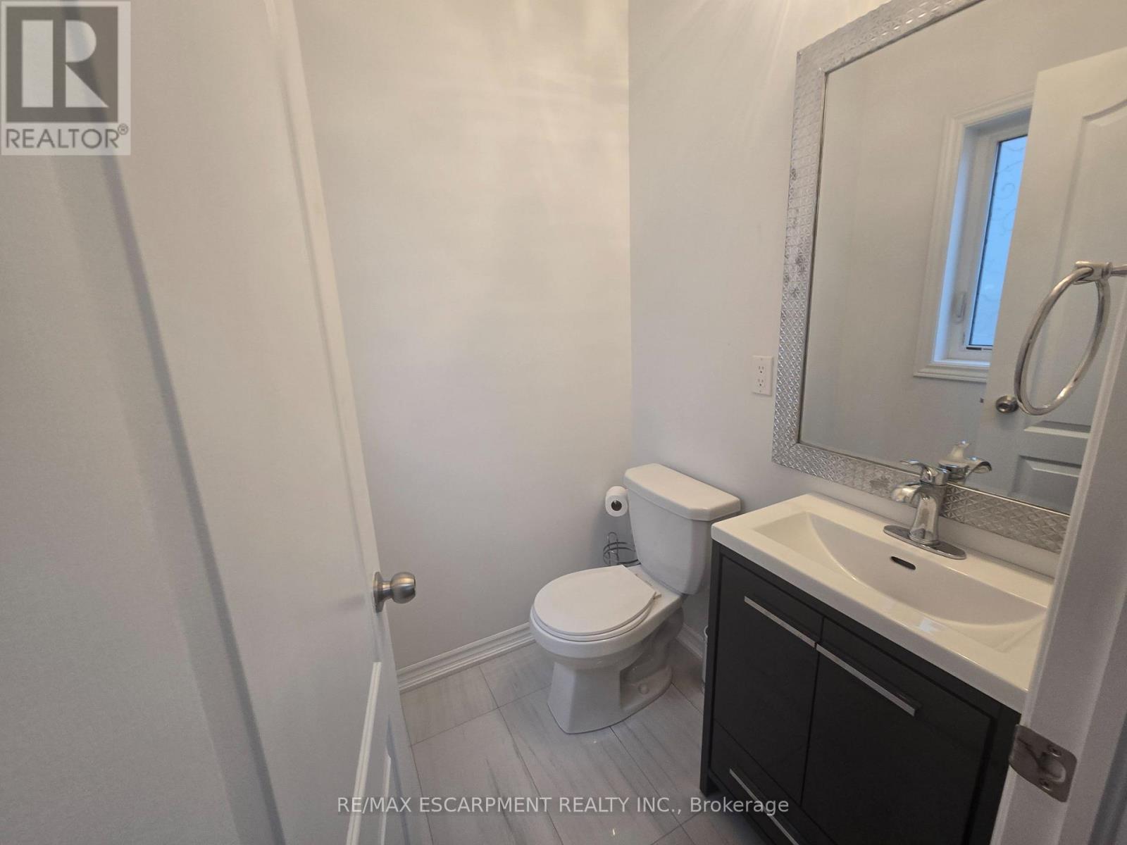 175 Gold Park Gate, Essa, Ontario  L3W 0B4 - Photo 20 - N12926948