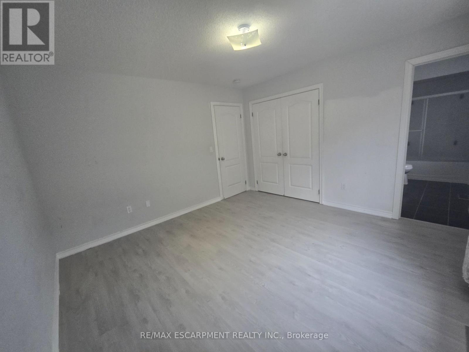 175 Gold Park Gate, Essa, Ontario  L3W 0B4 - Photo 24 - N12926948