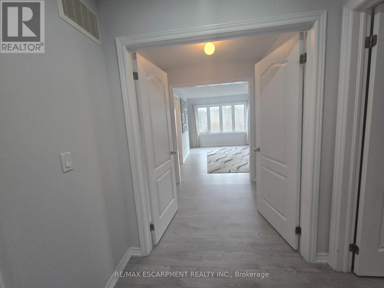 175 Gold Park Gate, Essa, Ontario  L3W 0B4 - Photo 27 - N12926948