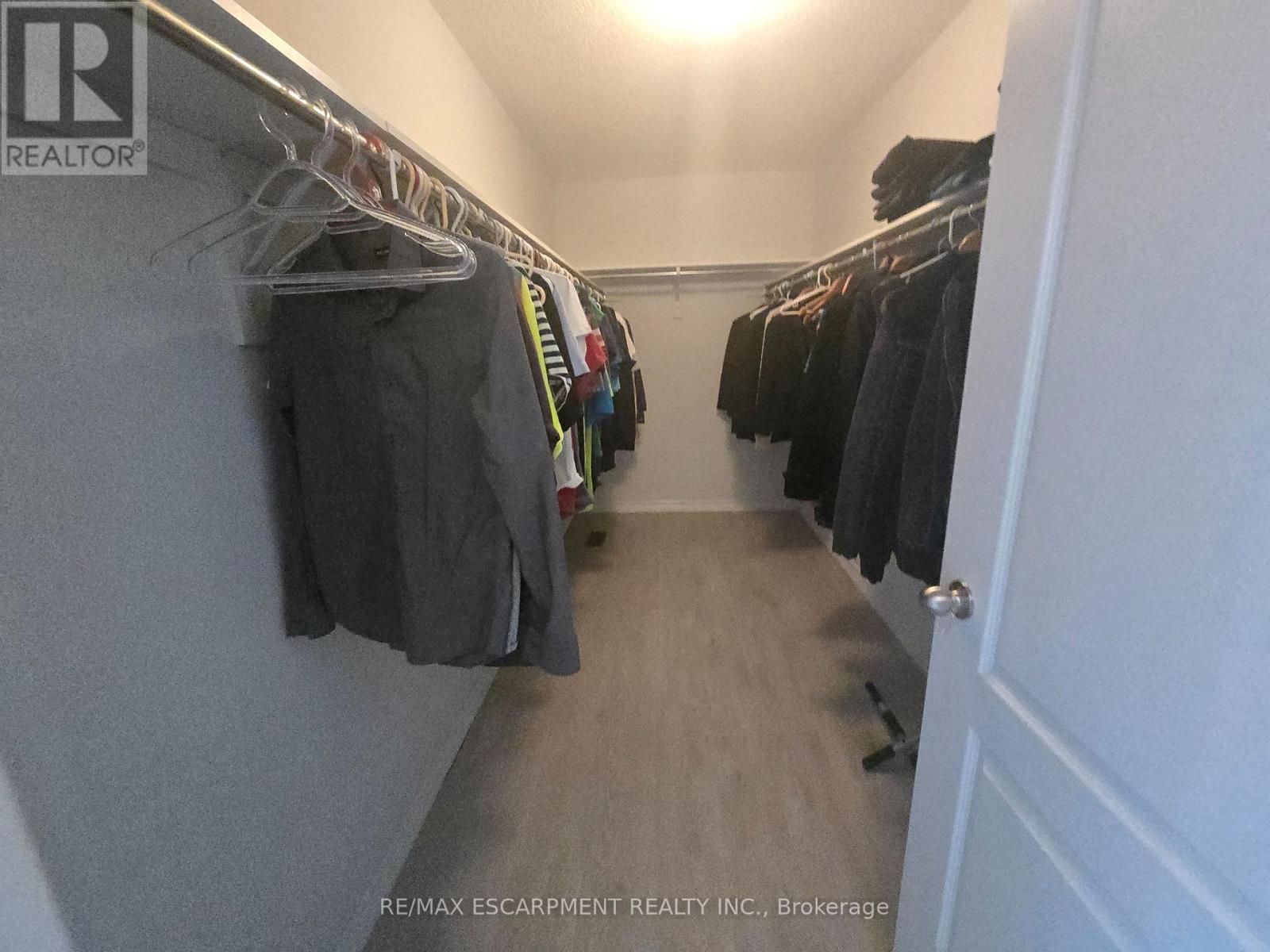 175 Gold Park Gate, Essa, Ontario  L3W 0B4 - Photo 28 - N12926948