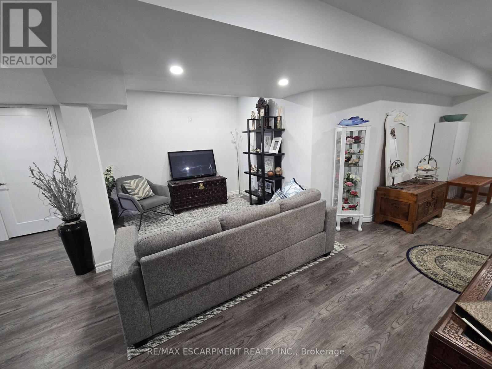 175 Gold Park Gate, Essa, Ontario  L3W 0B4 - Photo 31 - N12926948