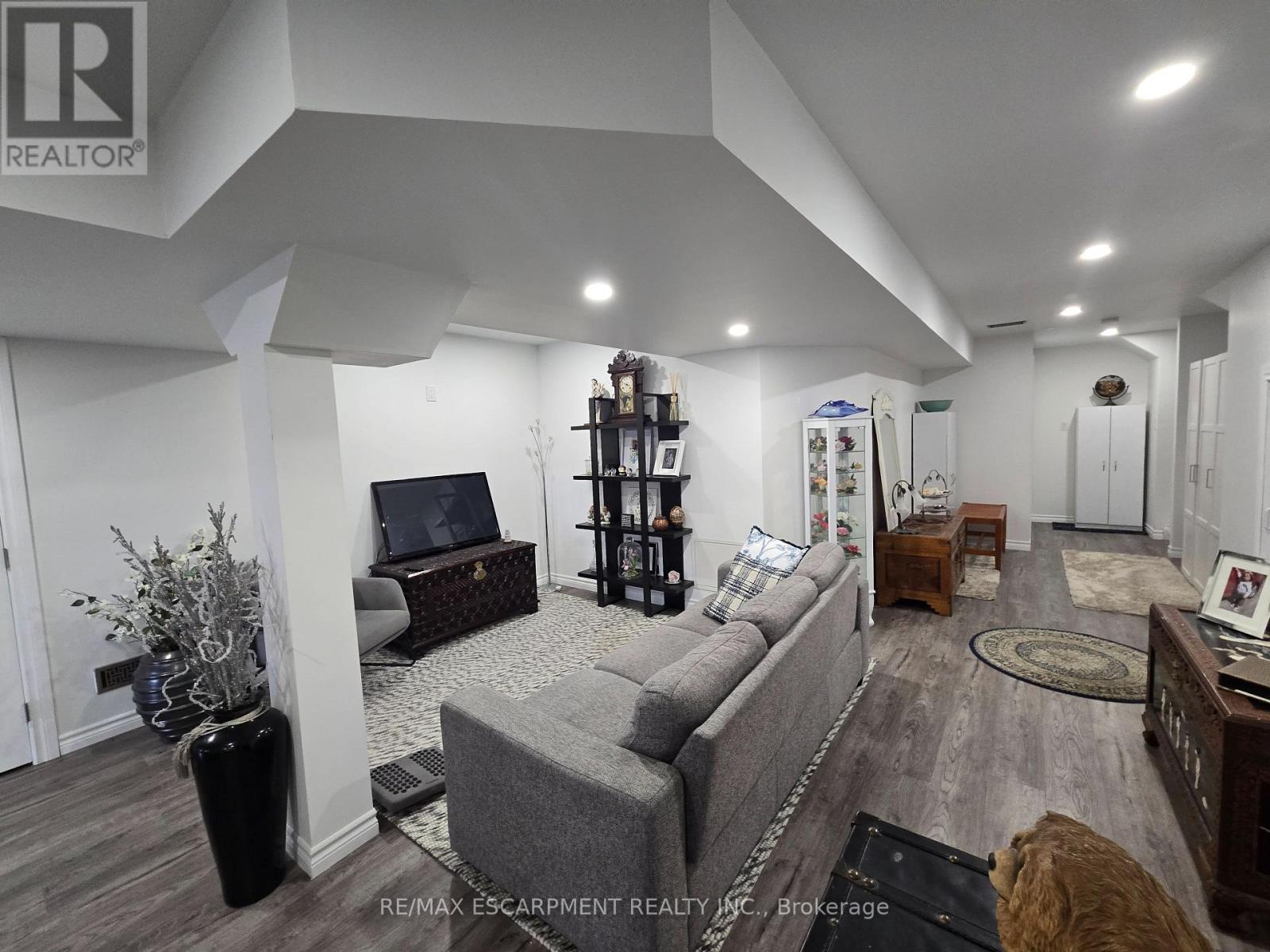 175 Gold Park Gate, Essa, Ontario  L3W 0B4 - Photo 32 - N12926948