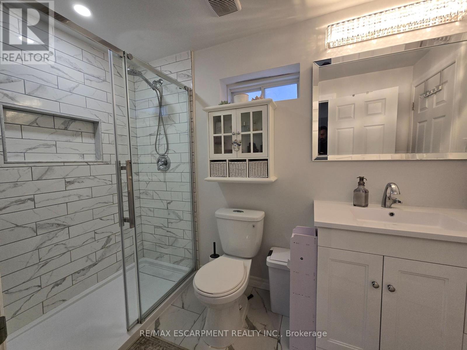 175 Gold Park Gate, Essa, Ontario  L3W 0B4 - Photo 35 - N12926948