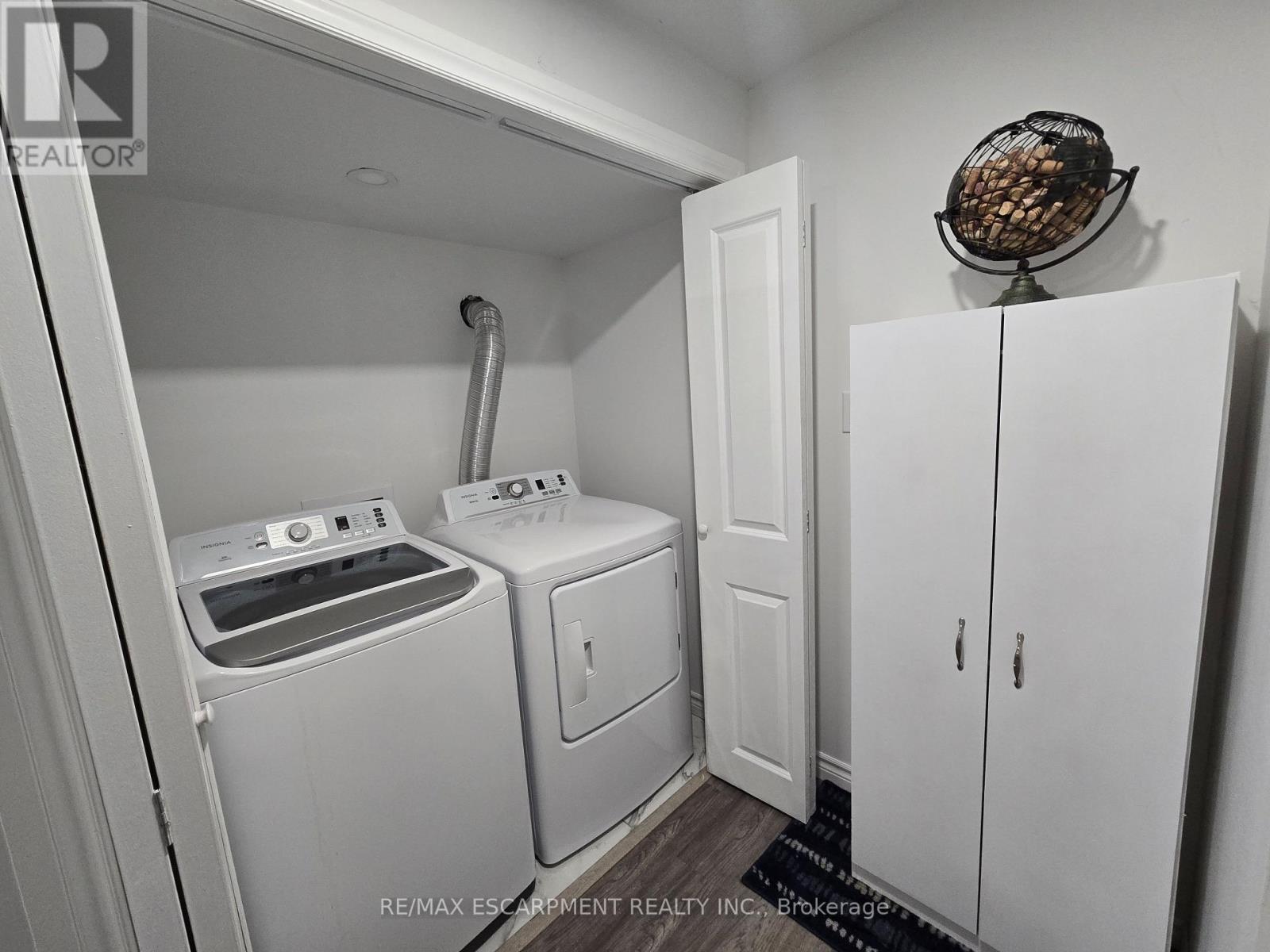 175 Gold Park Gate, Essa, Ontario  L3W 0B4 - Photo 37 - N12926948