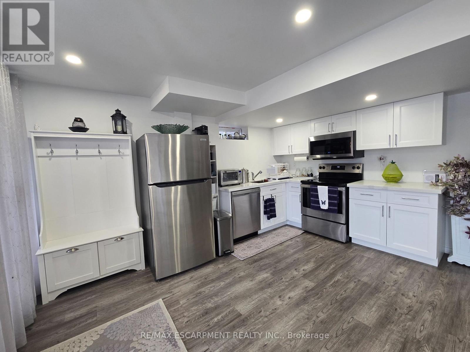 175 Gold Park Gate, Essa, Ontario  L3W 0B4 - Photo 41 - N12926948