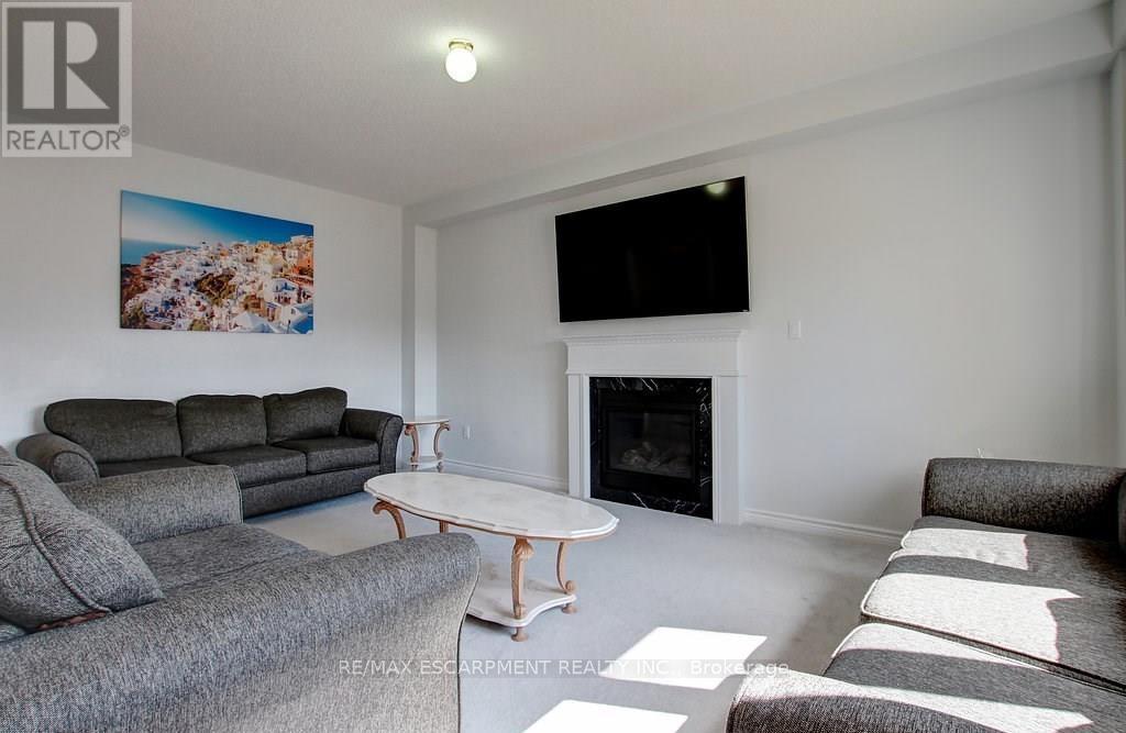 175 Gold Park Gate, Essa, Ontario  L3W 0B4 - Photo 5 - N12926948