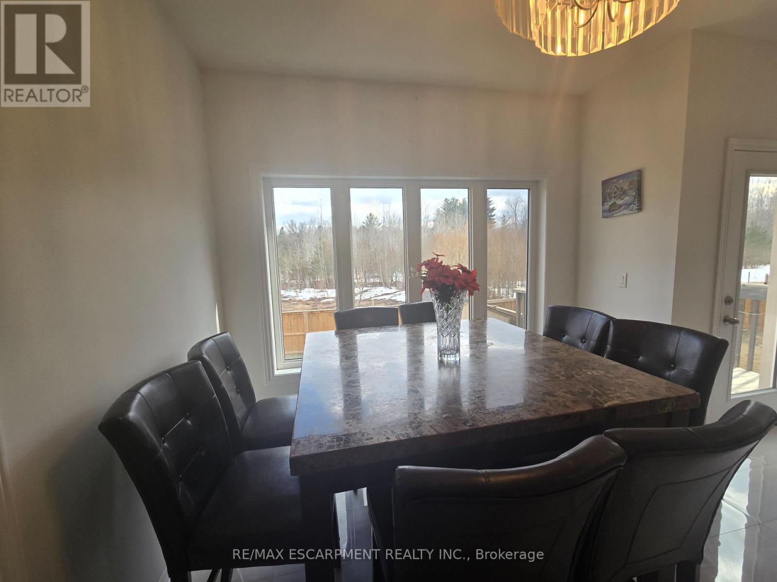 175 Gold Park Gate, Essa, Ontario  L3W 0B4 - Photo 8 - N12926948