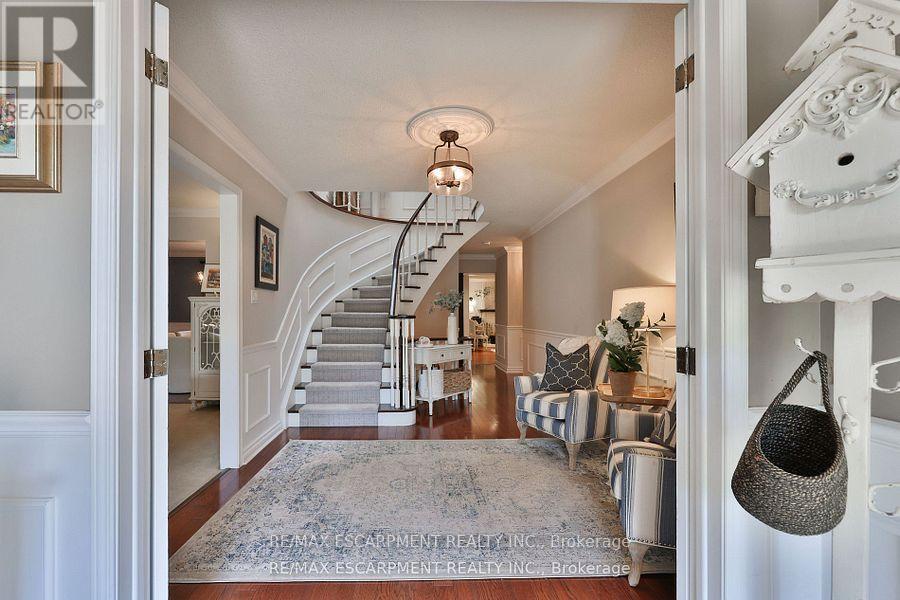 3555 Kingbird Court, Mississauga, Ontario  L5L 2P9 - Photo 4 - W12867160