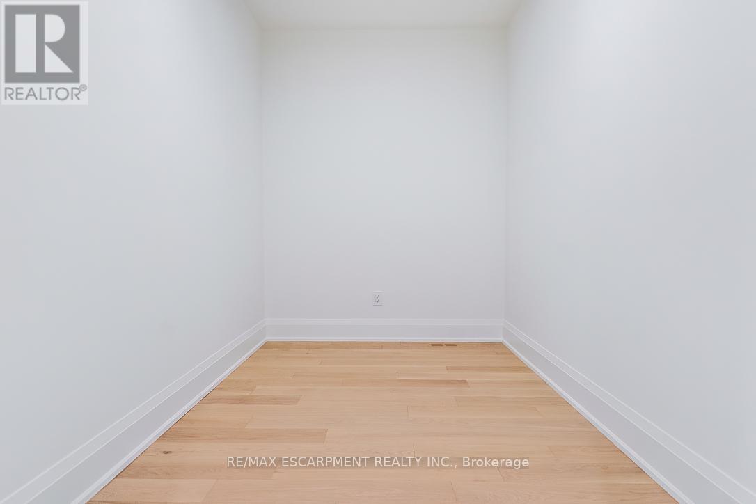 2354 Eighth Line, Oakville, Ontario  L6H 7E6 - Photo 31 - W12905772