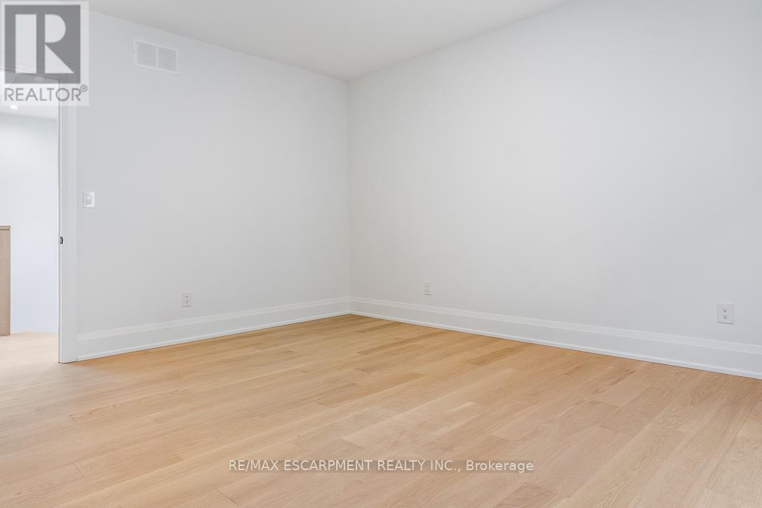 2354 Eighth Line, Oakville, Ontario  L6H 7E6 - Photo 34 - W12905772