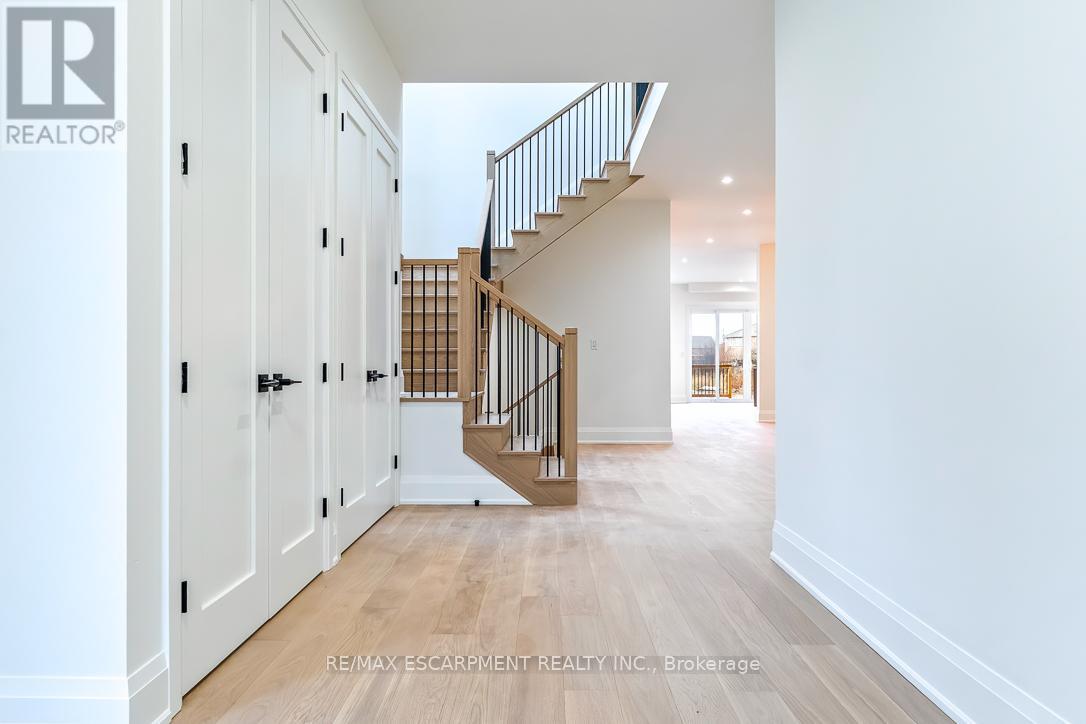 2354 Eighth Line, Oakville, Ontario  L6H 7E6 - Photo 4 - W12905772