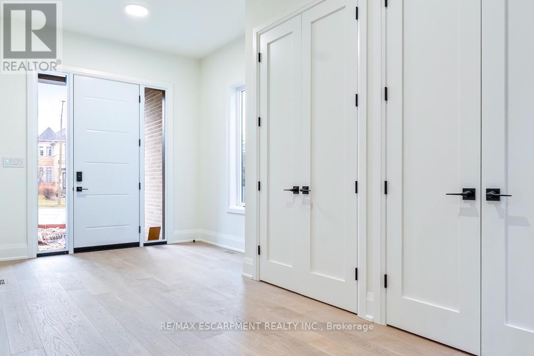 2354 Eighth Line, Oakville, Ontario  L6H 7E6 - Photo 3 - W12905772