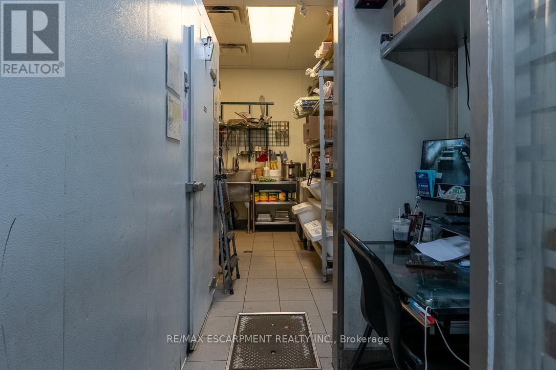 3 - 300 Fourth Avenue, St. Catharines, Ontario  L2S 0E6 - Photo 17 - X12653346