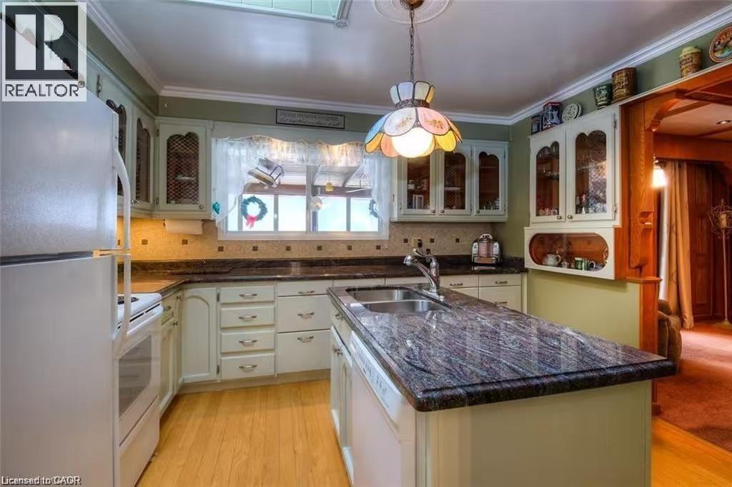 416 Warrington Drive, Waterloo, Ontario  N2L 2P8 - Photo 8 - 40815571