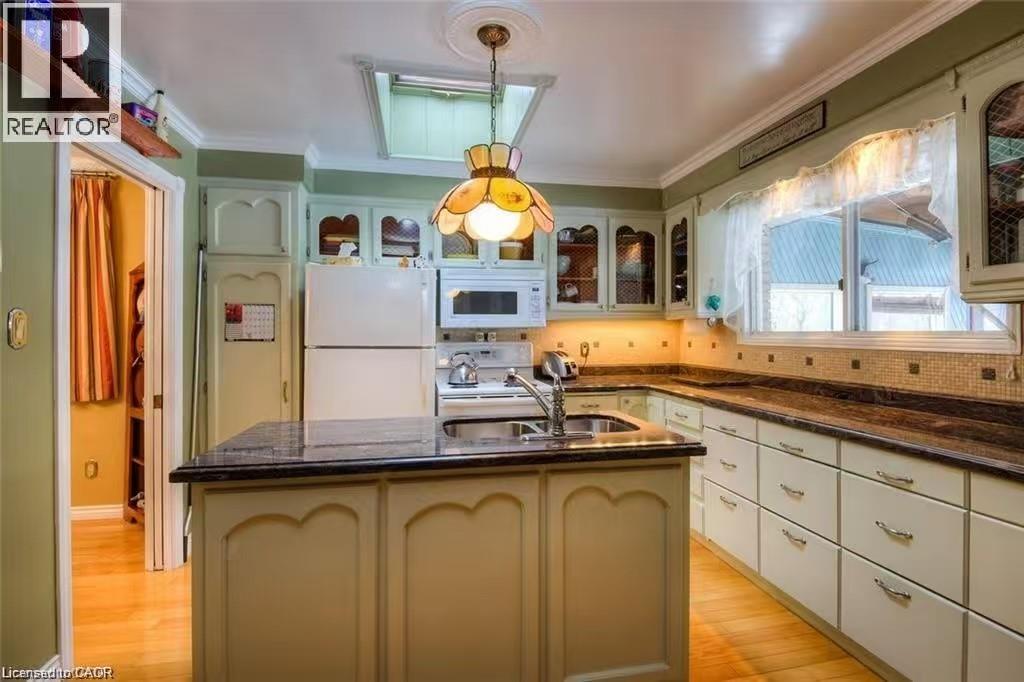 416 Warrington Drive, Waterloo, Ontario  N2L 2P8 - Photo 9 - 40815571