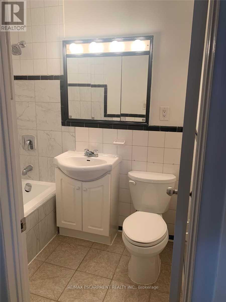 1 - 243a Lakeshore Road E, Mississauga, Ontario  L5H 1G5 - Photo 4 - W12193365