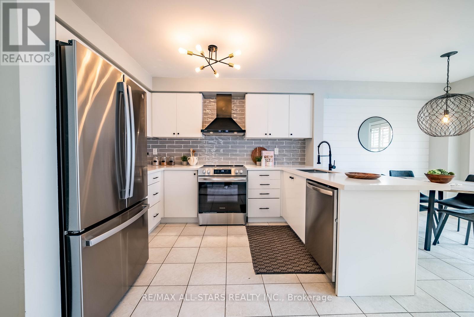 188 Reeves Way Boulevard, Whitchurch-Stouffville, Ontario  L4A 0H6 - Photo 19 - N12926966