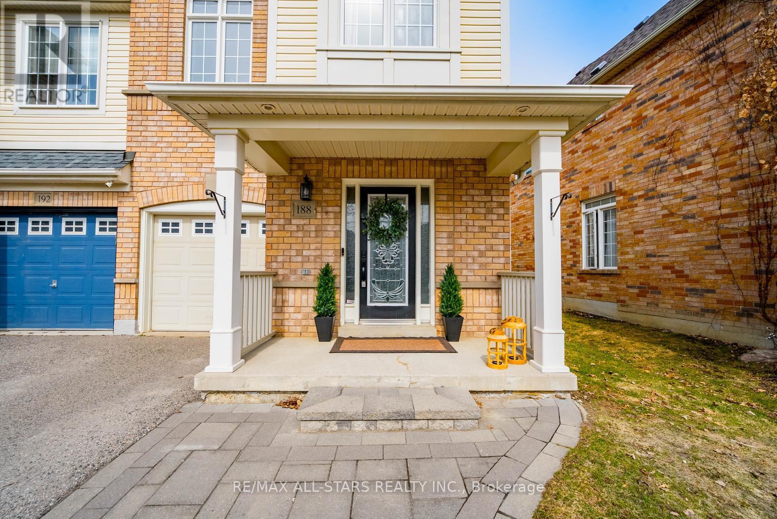 188 Reeves Way Boulevard, Whitchurch-Stouffville, Ontario  L4A 0H6 - Photo 2 - N12926966