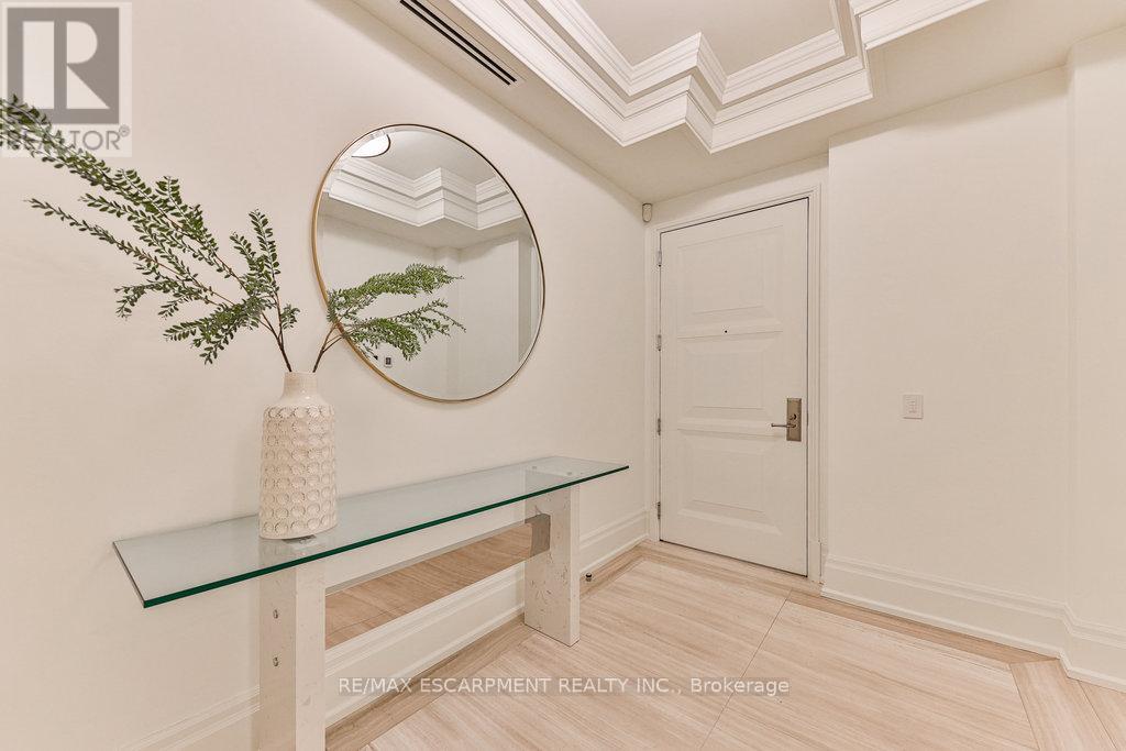 212 - 300 Randall Street, Oakville, Ontario  L6J 3G4 - Photo 10 - W12773050