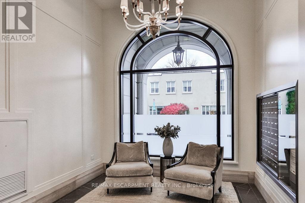 212 - 300 Randall Street, Oakville, Ontario  L6J 1R1 - Photo 8 - W12751438