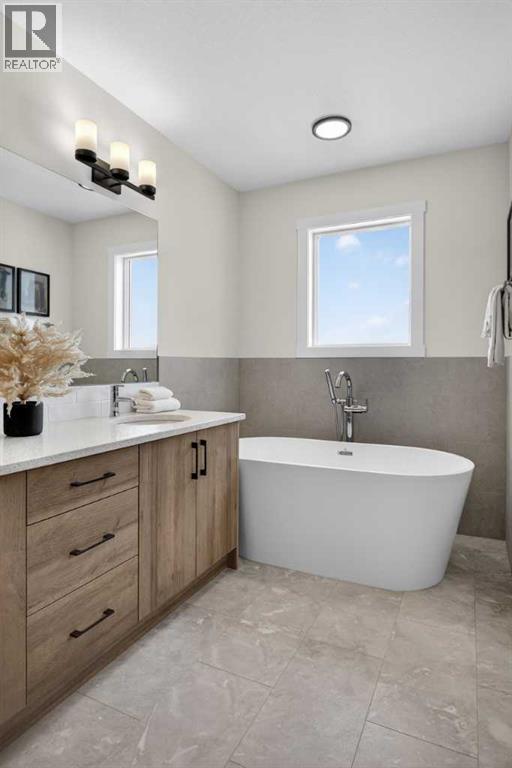 1086 Bayview Crescent Sw, Airdrie, Alberta  T4B 4G2 - Photo 34 - A2293567