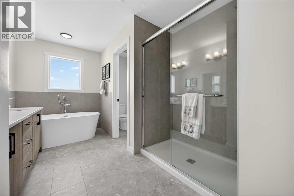 1086 Bayview Crescent Sw, Airdrie, Alberta  T4B 4G2 - Photo 32 - A2293567