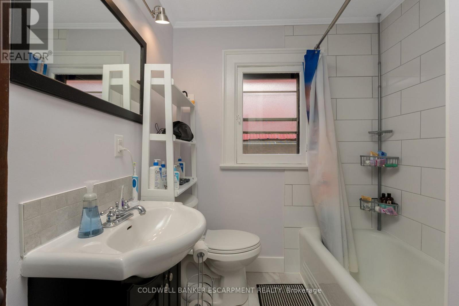 A - 20 Mill Street E, Halton Hills, Ontario L7J 1G9 - Photo 15 - W12926970