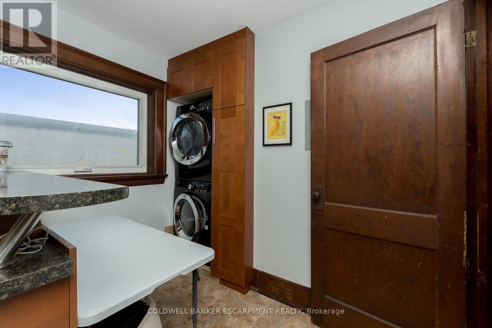 A - 20 Mill Street E, Halton Hills, Ontario L7J 1G9 - Photo 3 - W12926970