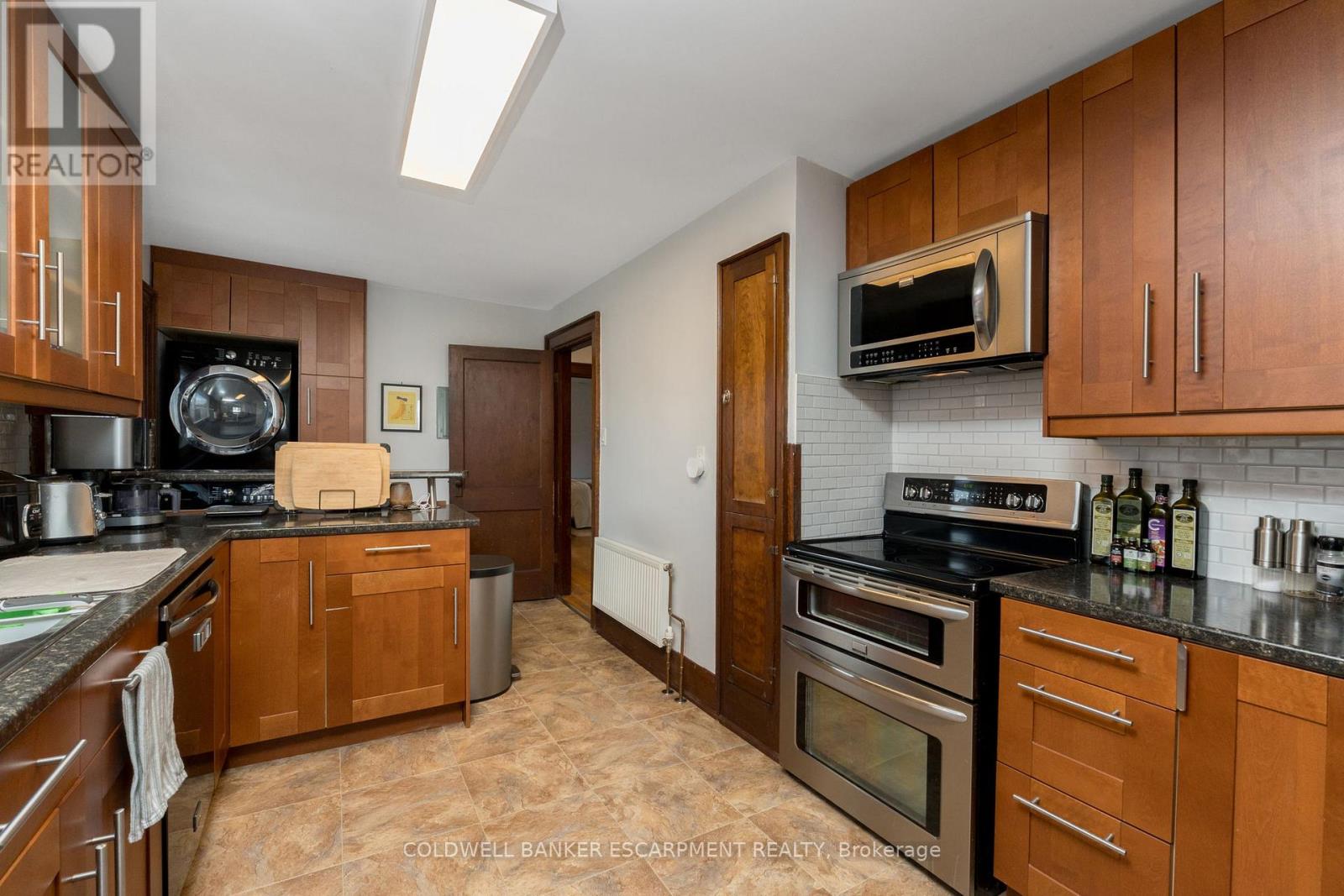 A - 20 Mill Street E, Halton Hills, Ontario L7J 1G9 - Photo 5 - W12926970