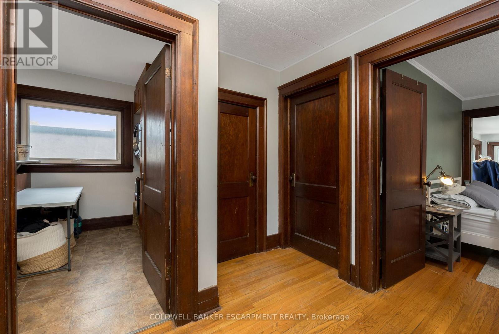 A - 20 Mill Street E, Halton Hills, Ontario L7J 1G9 - Photo 7 - W12926970