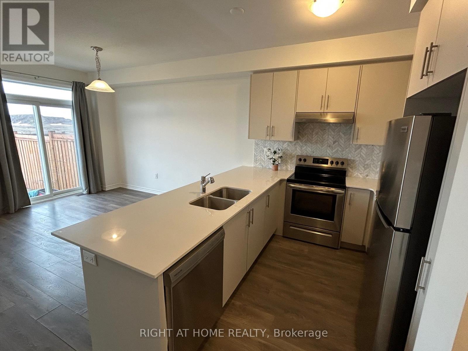 59 Greer Street, Barrie, Ontario  L9J 0R5 - Photo 7 - S12921836