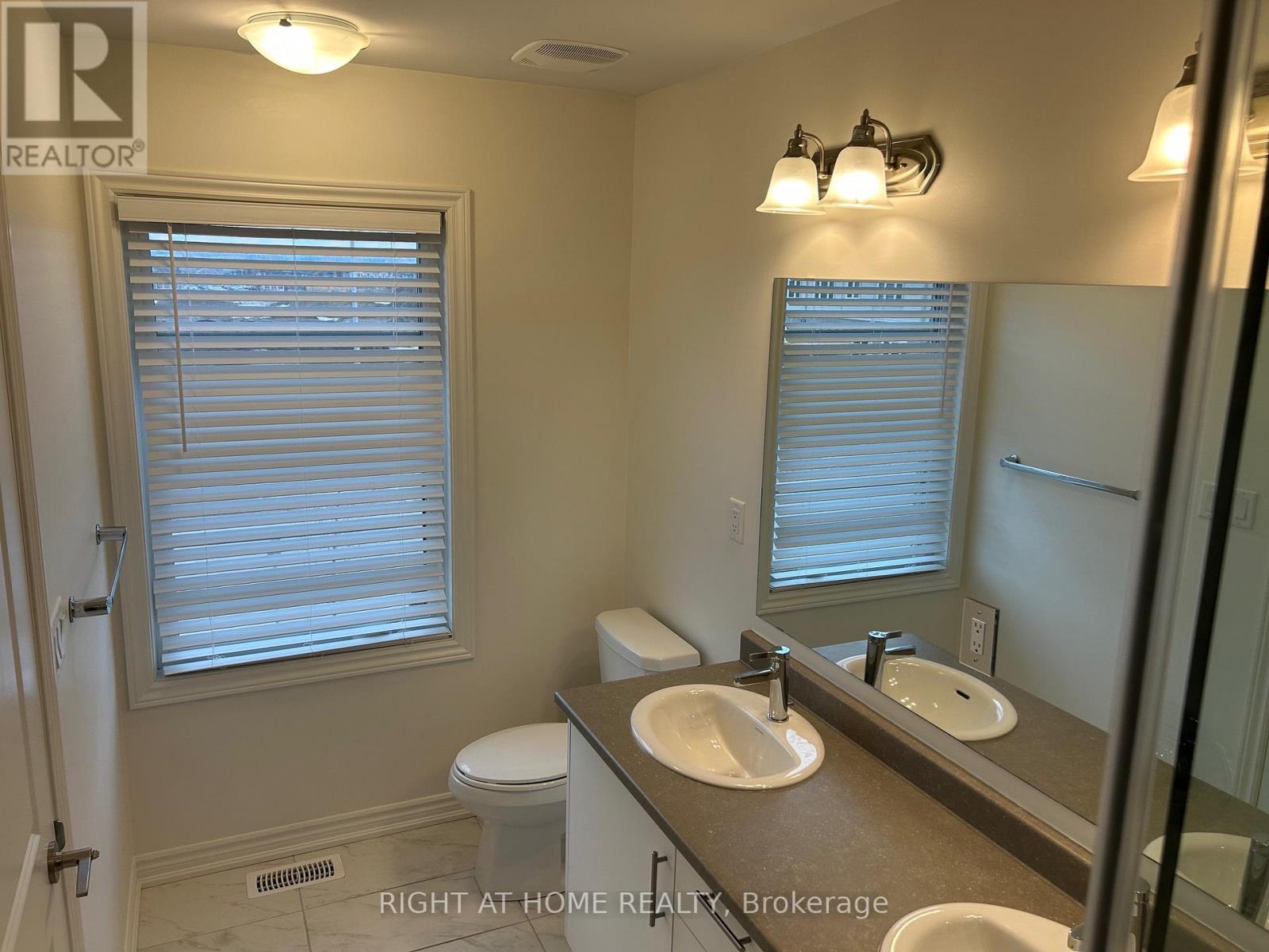 59 Greer Street, Barrie, Ontario  L9J 0R5 - Photo 12 - S12921836