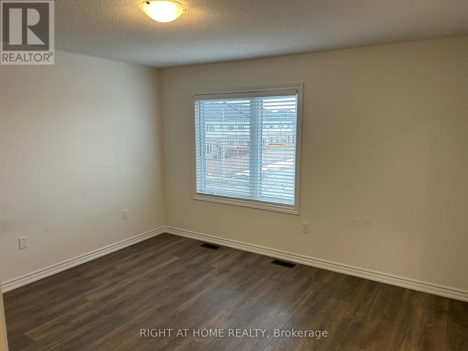 59 Greer Street, Barrie, Ontario  L9J 0R5 - Photo 10 - S12921836