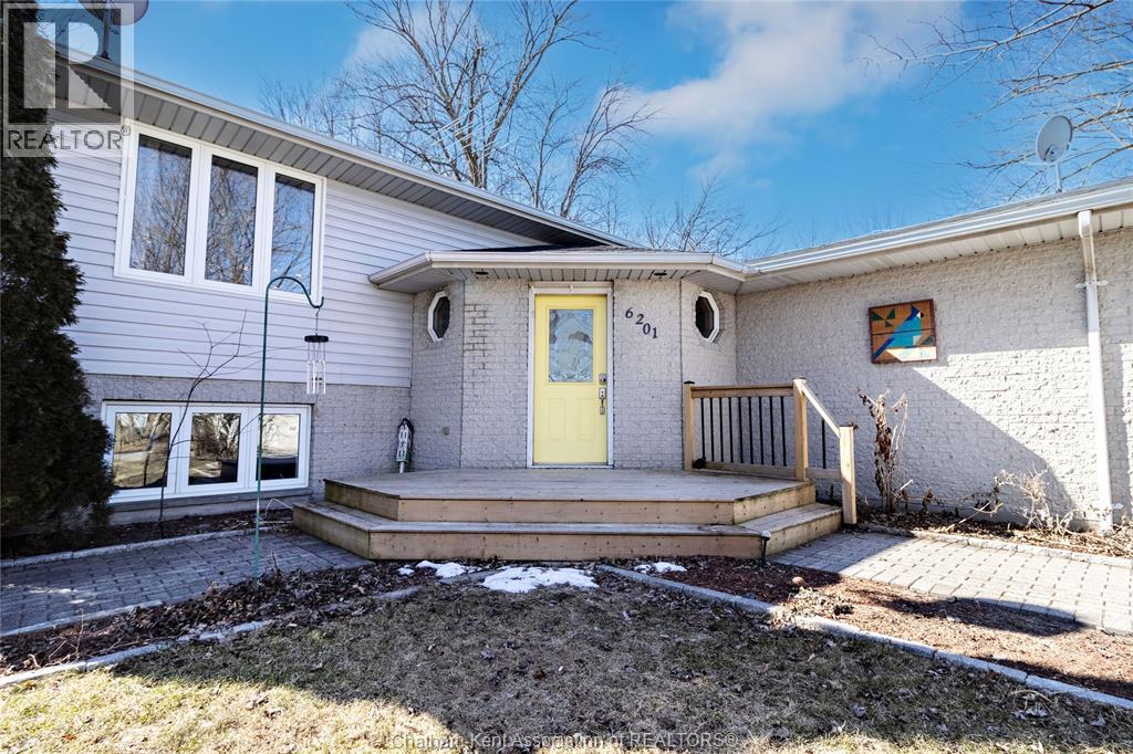 MLS# 26004228: 6201 Main STREET, Comber, Canada