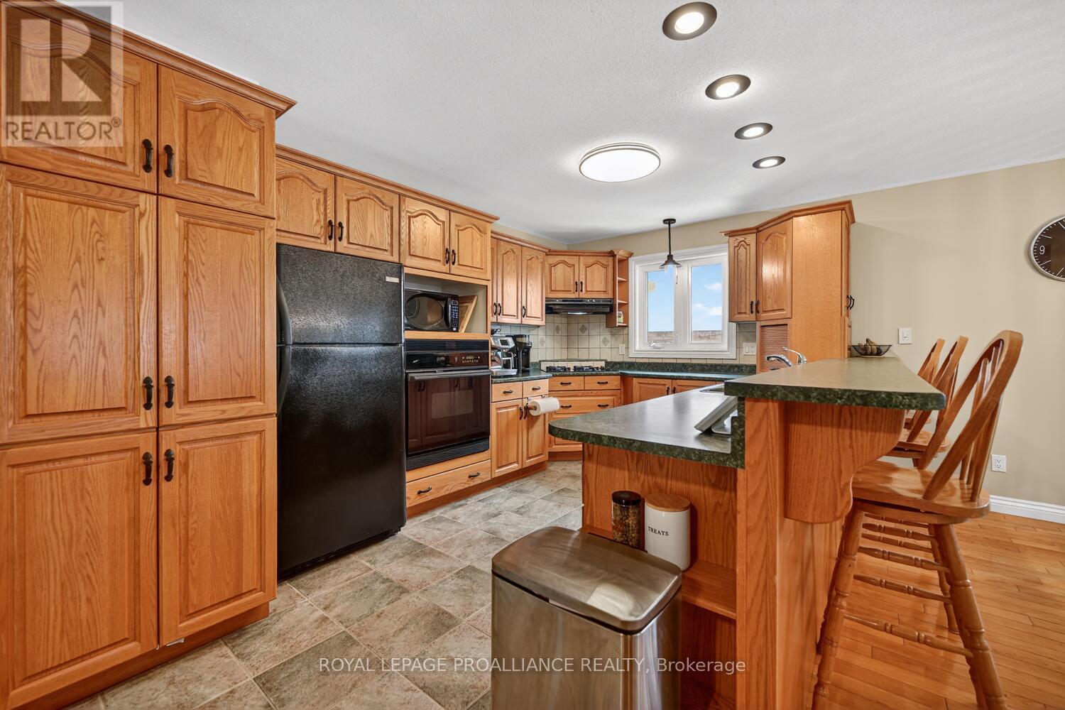 1002 Montrose Street, Brockville, Ontario  K6V 7E9 - Photo 11 - X12927002