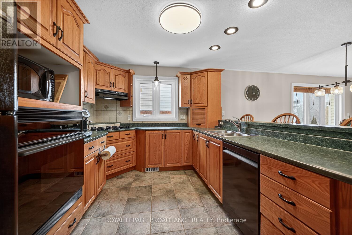 1002 Montrose Street, Brockville, Ontario  K6V 7E9 - Photo 12 - X12927002