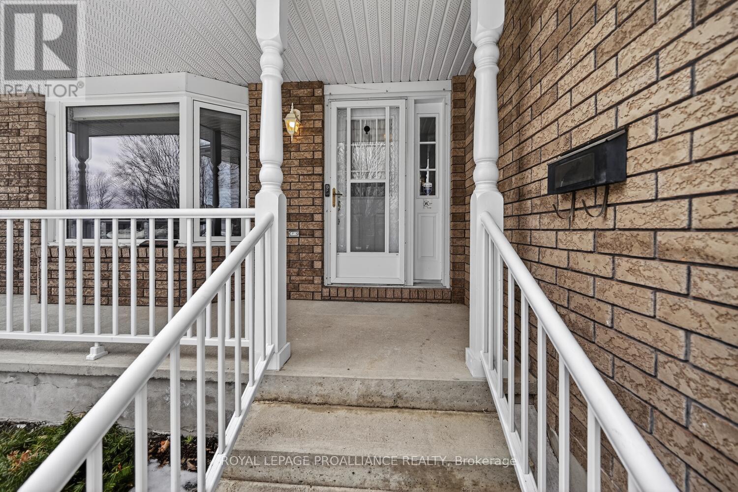 1002 Montrose Street, Brockville, Ontario  K6V 7E9 - Photo 2 - X12927002