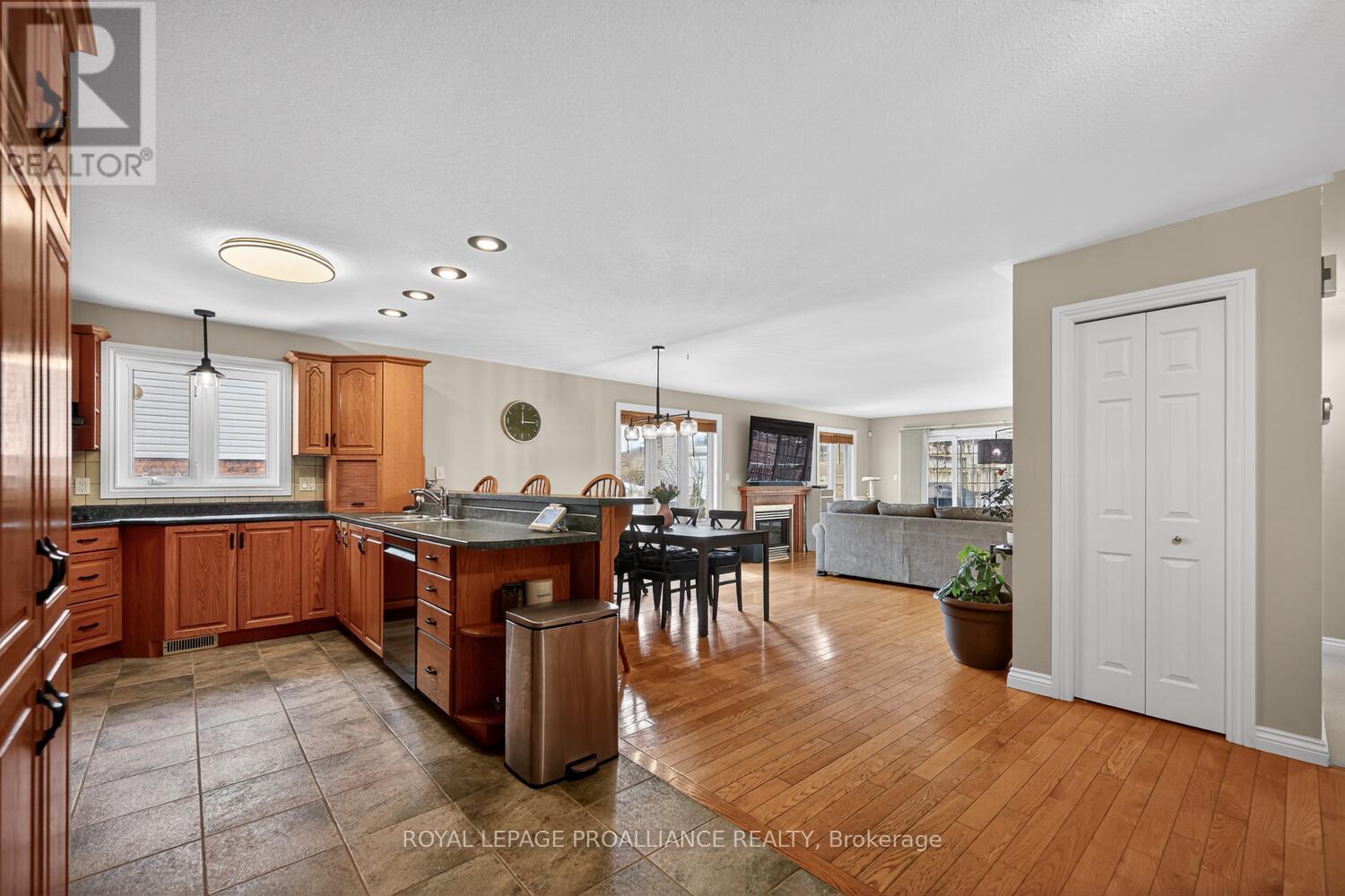 1002 Montrose Street, Brockville, Ontario  K6V 7E9 - Photo 7 - X12927002