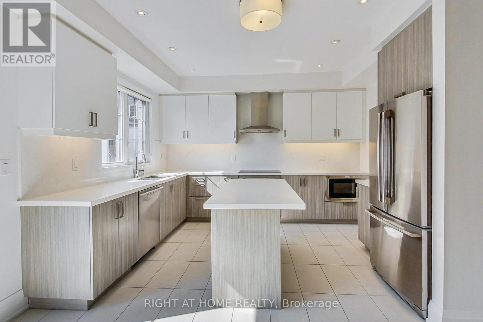 Th7 - 390 Highway 7 E, Richmond Hill, Ontario  L4B 0G5 - Photo 10 - N12762044