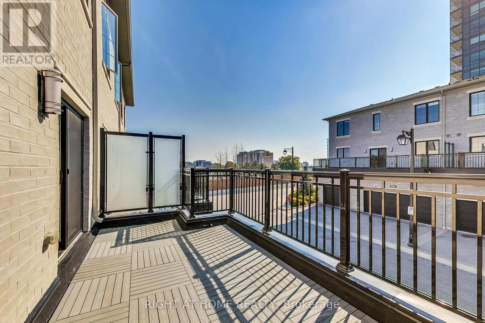 Th7 - 390 Highway 7 E, Richmond Hill, Ontario  L4B 0G5 - Photo 18 - N12762044