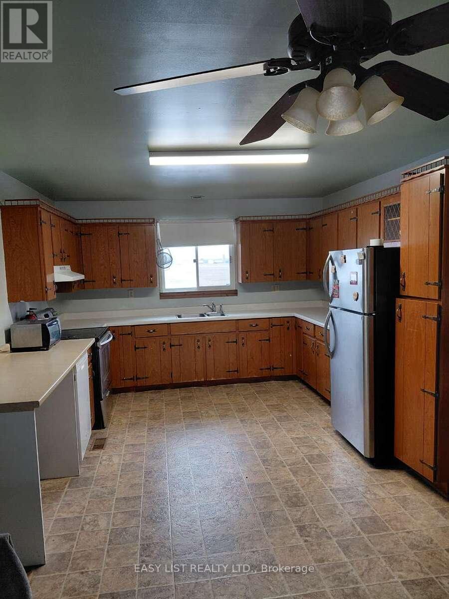 4792 Langbank Line, Dawn-Euphemia, Ontario  N0P 1K0 - Photo 40 - X12200592