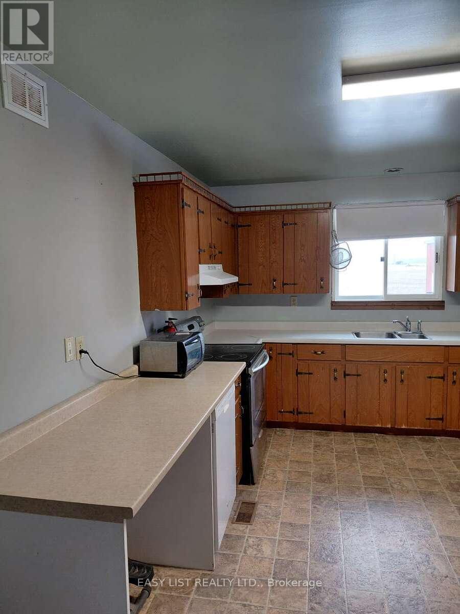 4792 Langbank Line, Dawn-Euphemia, Ontario  N0P 1K0 - Photo 39 - X12200592