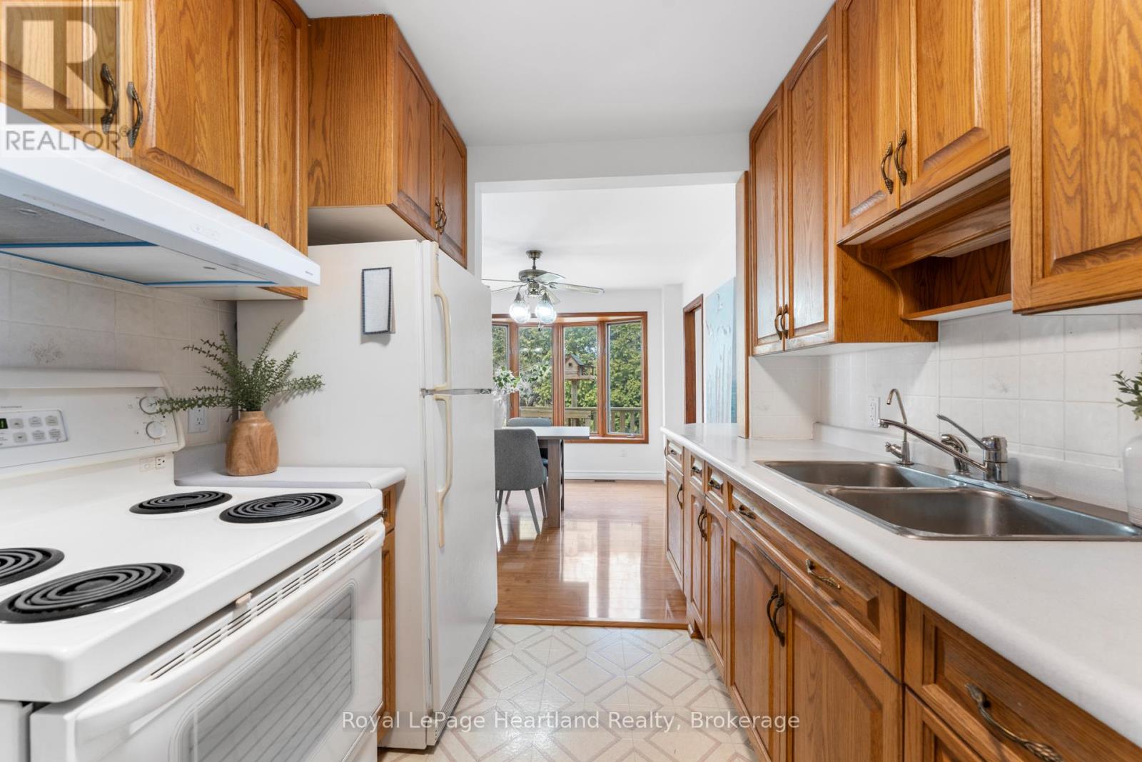 75587 Elliot Street N, Bluewater (Bayfield), Ontario  N0M 1G0 - Photo 9 - X12927022