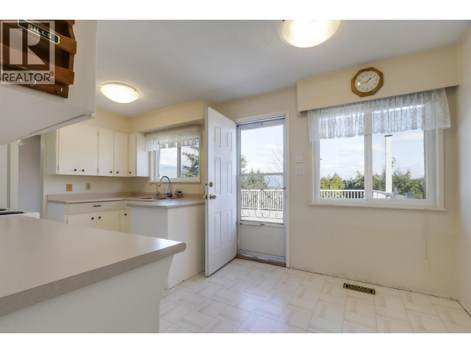 1011 Palmdale Street, Coquitlam, British Columbia  V3C 3R3 - Photo 17 - R3098531